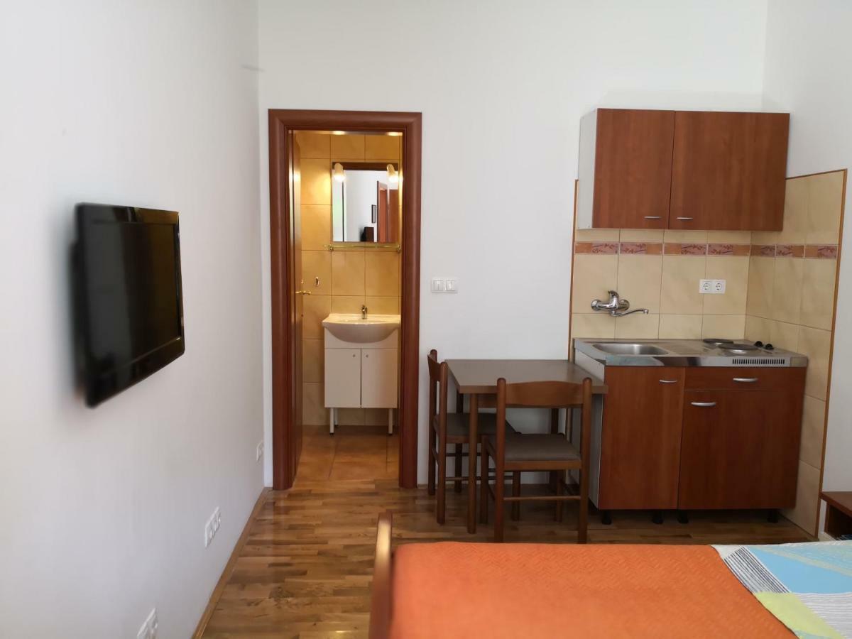 Apartments Jaksic Postira Exterior foto