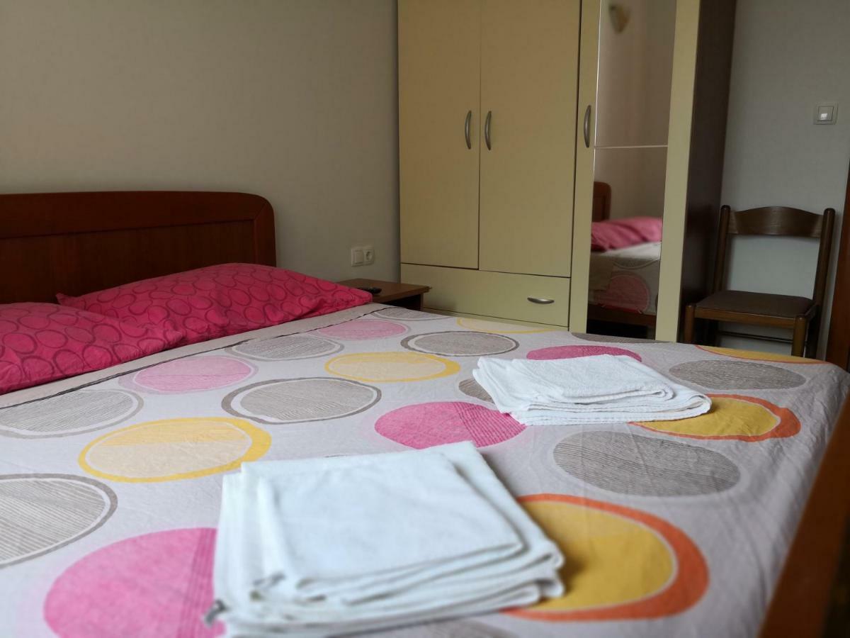 Apartments Jaksic Postira Exterior foto