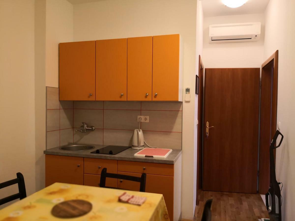 Apartments Jaksic Postira Exterior foto