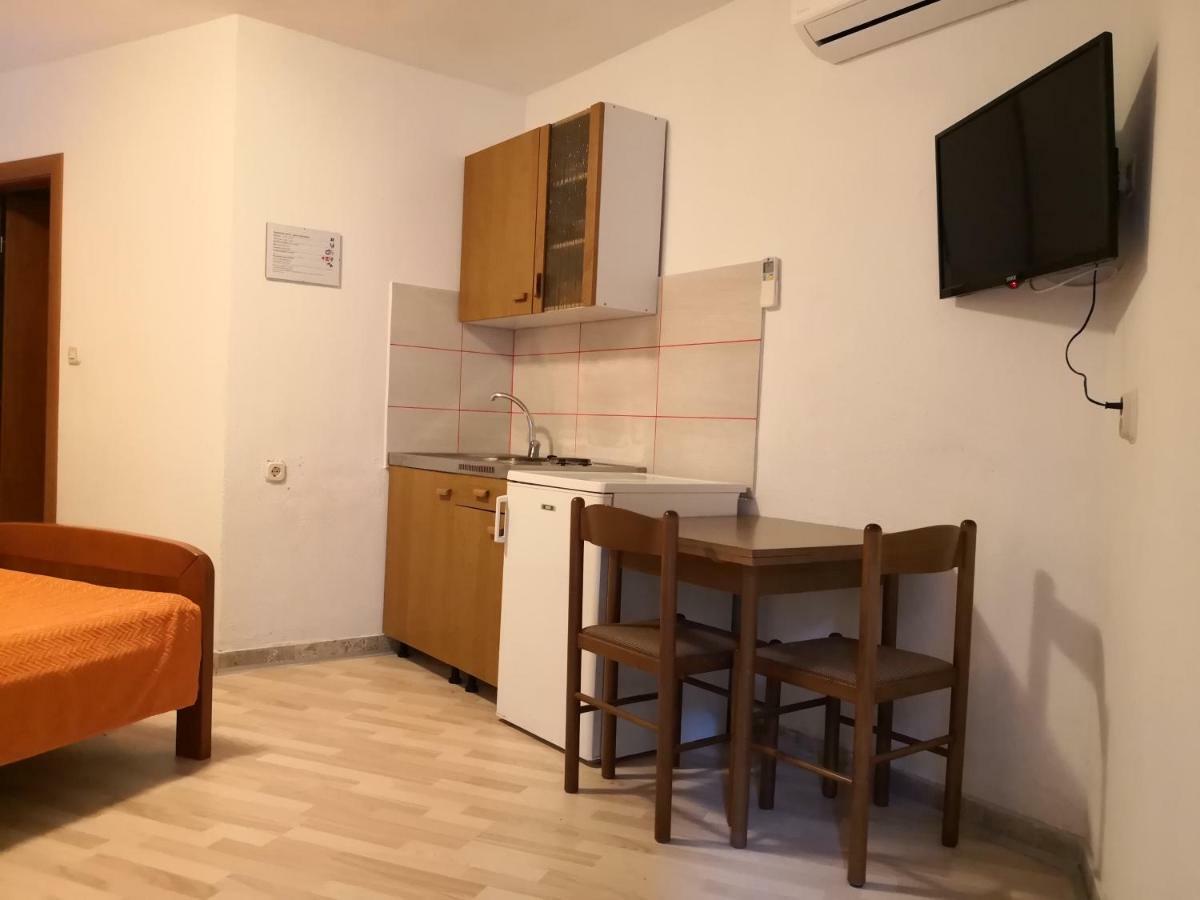 Apartments Jaksic Postira Exterior foto