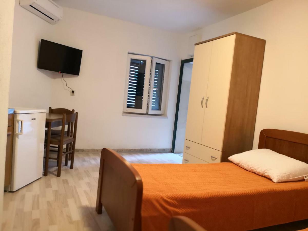 Apartments Jaksic Postira Exterior foto