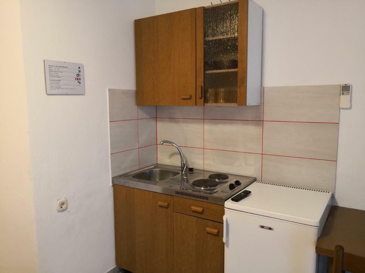 Apartments Jaksic Postira Exterior foto