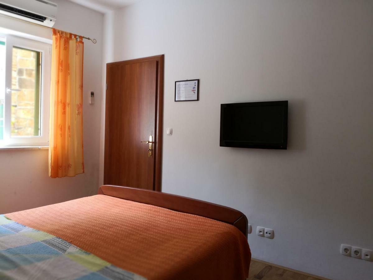 Apartments Jaksic Postira Exterior foto